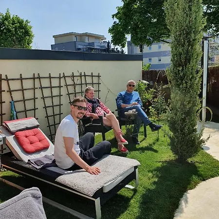 Belle Etage Geraeumige Mit Pool Und Sauna * Lorsch